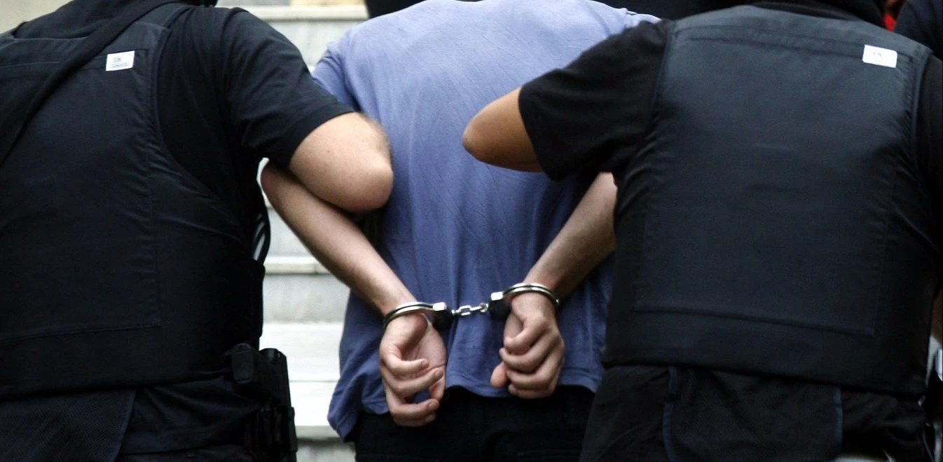 Ξυλοδαρμός αστυνομικού στη Νέα Σμύρνη: Το προφίλ των τεσσάρων συλληφθέντων – Πώς έφτασε η ΕΛ.ΑΣ. στα ίχνη τους